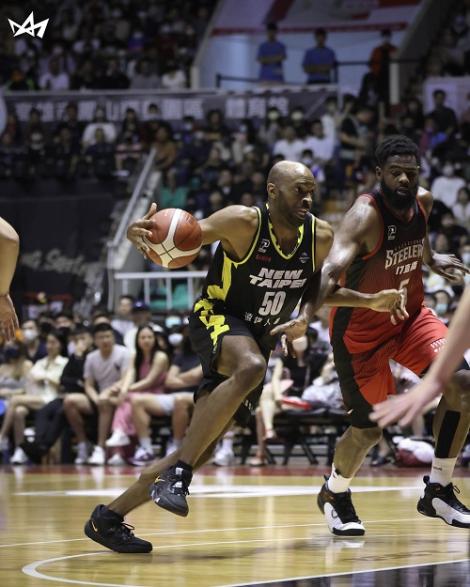 戴維斯派出所前與前妻爆衝突　新北國王五大聲明還原事發經過