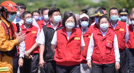 「國家防災日」地震避難掩護訓練花蓮登場  蔡英文、徐榛蔚親臨視察