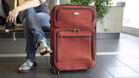 幫閨蜜帶行李箱返台！海關一查「開罰20萬」…直擊友誼小船翻覆現場