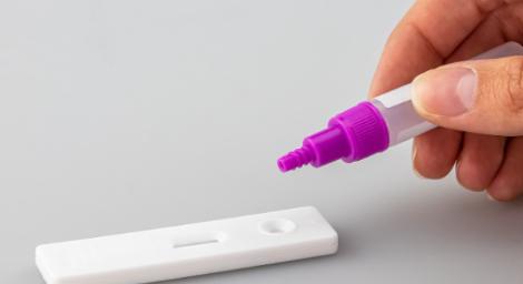 真的是天兵！不想回營竟「畫線」偽造快篩　21歲男慘了