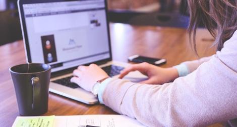 人生第三次被資遣！女OL上下班準時也出事…原因曝光網友惜惜