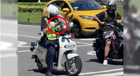 只許州官放火？警車違規「壓線划手機」　掀網兩派論戰：仇警嗎？