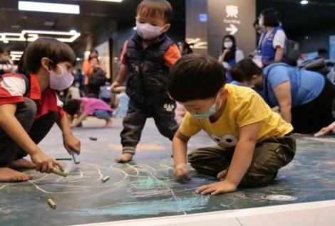 「哈囉！親子館」大型地板畫布彩繪面積再擴大　明中午起開放報名