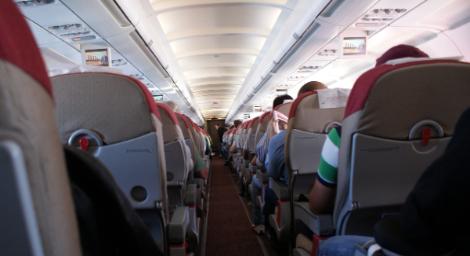 機艙內最噁地方…竟是這裡！空姐曝「噁心內幕」真心勸：別去碰