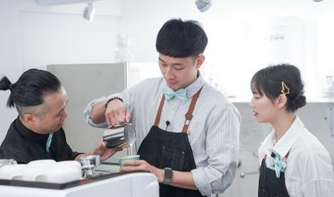 T1聯盟夢想列車出發！呂濟而當一日店長　蘇文儒預備擔綱年夜飯大廚