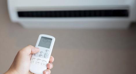 睡前冷氣先按「3按鍵」！爽吹整晚還省電6%　台電證實了