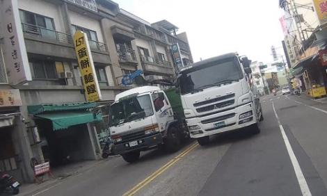 水泥車逆向高速迎面！他攜5歲女兒騎車「差點被收掉」　事發片曝引公憤