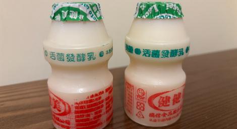 究竟要撕開還戳洞？　日本官方曝養樂多「正確喝法」