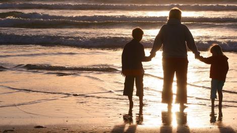 出門都要帶爹娘！媳婦「苦哈哈」與尪吵：孝順是缺點　他怒喊自己不是媽寶