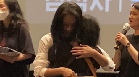 粉絲13刷新作！湯唯暖心擁抱…下秒嬌吐「撩人金句」全場尖叫