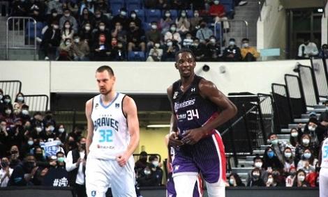 台籃第二枚震撼彈！　「表弟」加盟T1台啤雲豹、前NBA榜眼重返PLG