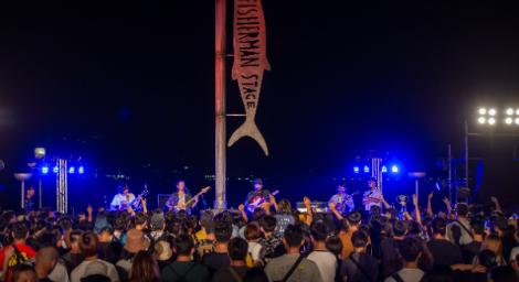 淡水「漁人舞台」搭公車只要5元　追夕陽、聽音樂！嗨翻今夏