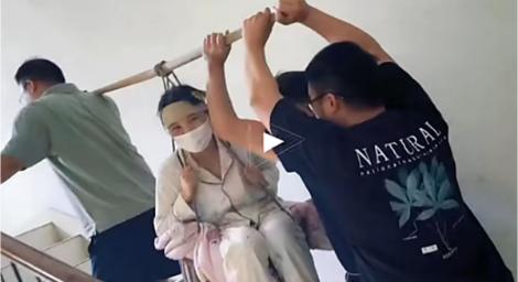 家住透天沒電梯！產婦爸爸、老公用「籮筐」抬她上5樓