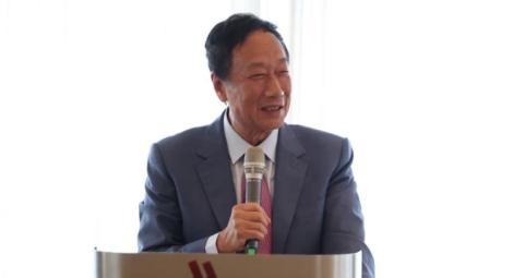 郭台銘出手！出錢資助少棒隊　「國防部長」張育成回文了