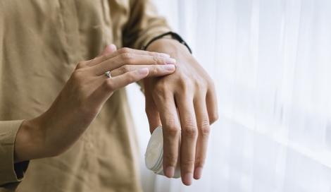 冬季皮膚乾癢難受　中醫「換膚方3.0」搭配外用紫雲膏痊癒