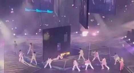 巨型螢幕砸頭上「MIRROR」舞者頸椎爆裂　緊急動刀…有「永久癱瘓」可能性