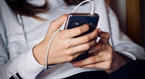 辦信用卡狂響20通「推銷電話」！他氣炸　內行曝1招解決