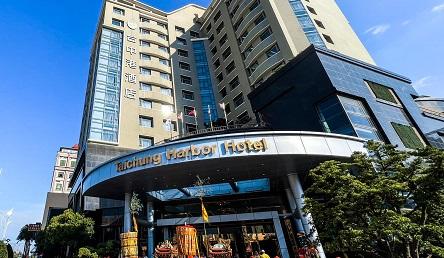 獨身入住台中港酒店！半夜陌生男們侵入徘徊　竟是櫃台任意放行