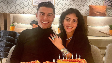 才喜迎龍鳳胎　C羅悲痛發文：兒子夭折了