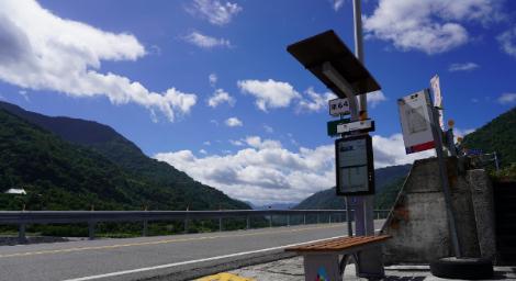 智慧城鄉！台東啟用智慧候車亭、太陽能電子紙公車站牌