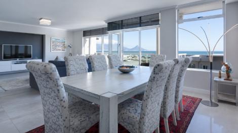 剛出社會就被父母「逼買房」現在後悔嗎？全網一面倒這樣說