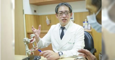 有圖慎入！70歲翁腹痛逾一年　醫檢查竟發現大腸裡面變這樣…