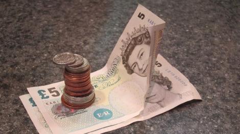 神秘客豪灑30萬小費！指名女服務生分70%　她收到直接爆哭