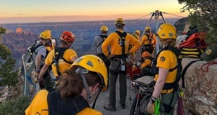 讓出空間給別人拍照　小男孩摔下30公尺深山谷「奇蹟存活」