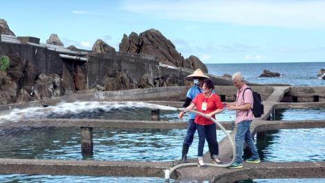 貢寮百大青農推食魚教育小旅行！　體驗餵貢寮鮑、大啖海味