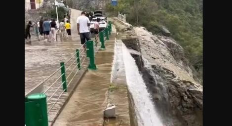 她到水庫賞景「手機掉落」翻越欄杆想撿起　結果死掉了