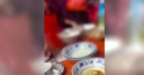 大媽行徑扯到爆！喜酒開始馬上打包　同桌男子：餓到吃泡麵