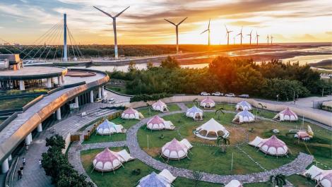 欣賞高美濕地絕美夕陽！　海景露營區開放民眾入住體驗