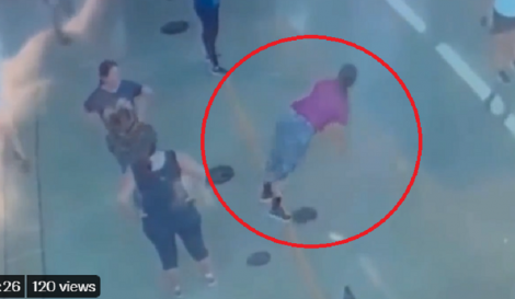 深蹲蹲到猝死！她「謎樣停頓」下秒前傾撞地亡　離奇片曝光