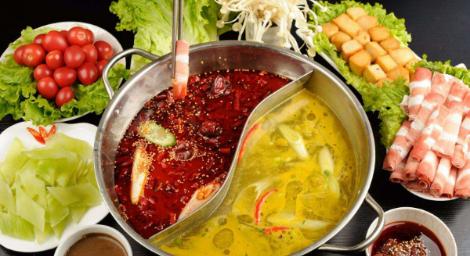 35歲女吃火鍋配「這款飲料」竟四肢癱掉　送醫才知：竟然中毒了！