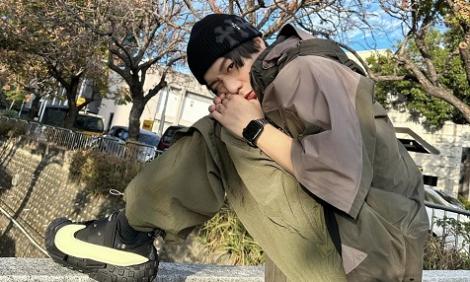 派翠克搭高鐵竟有豔遇　女粉害羞塞手機「臉紅心跳訊息曝光」