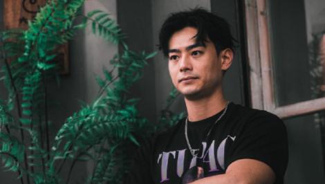 《鴨王》男星腳踏兩條船？戀上同劇女星「多次進出酒店」　他解釋獲女友力挺