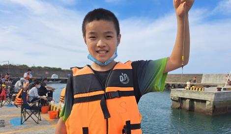 「瘋草里大咬運動會」登場　石門草里漁港邀民眾化身海洋動物遊行體驗釣魚樂趣