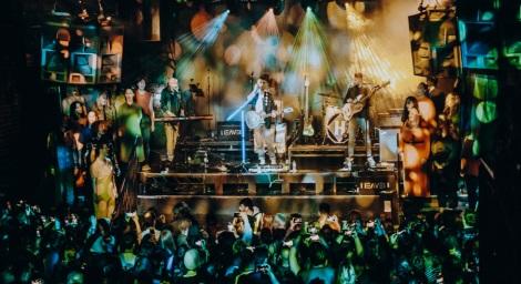 英國夜店生意慘！ 皇后樂團傳奇主唱愛店也遭殃