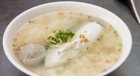 台南學甲蜀葵花花海繽紛　區長帶路賞花吃美食