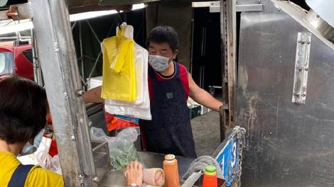 陳時中缺席記者會改賣鹽酥雞？神似照全網瘋傳…本人證實：有欸