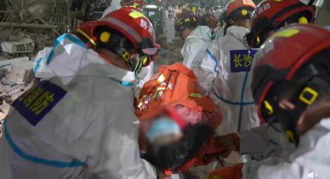 歡迎重生！大樓倒塌埋131小時　第10位倖存者：我一直有個信念，你們會來救我的！