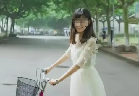 25歲火辣已婚女老師出軌！睡了未滿16歲男學生　老公怒：未成年人勾引指南