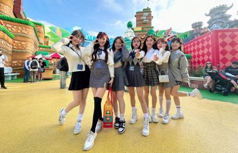 林襄、Yuri到環球影城竟被粉絲認出！　樂天女孩在美國也現超人氣