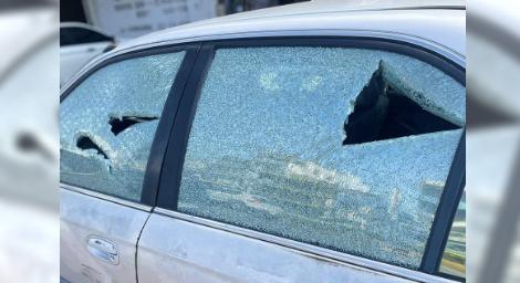 違停人行道！女子「車窗被砸爛」怒譙惡裂　網反讚好療癒