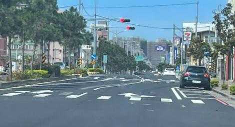 開車竟「被迫蛇行」　網怒：頭份市長出來處理啊