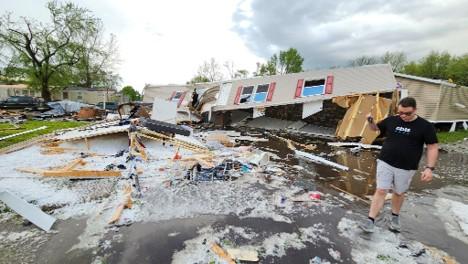 美中部龍捲風群魔亂舞 密西根州發布史上首次最高示警