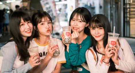 「啦啦隊最強女神」李多慧逛夜市！狂嗑雞屁股、臭豆腐　反應曝光