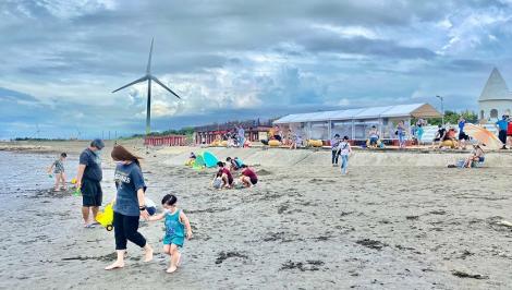 免費！台中親水戲水、網美打卡熱點「大泳池不用錢」　時間只到月底