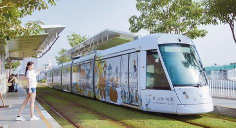 壽山動物園動物萌友逛大街　高雄輕軌動物明星號上路超吸睛