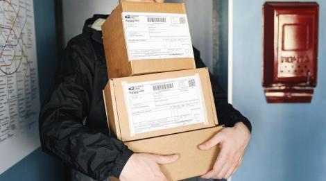 中央推「外送物資到府」　管理員負責送上樓…網問：無法配合怎辦？